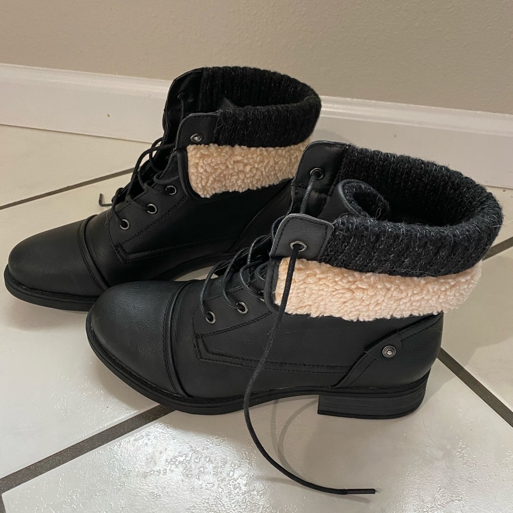 Black winter boots